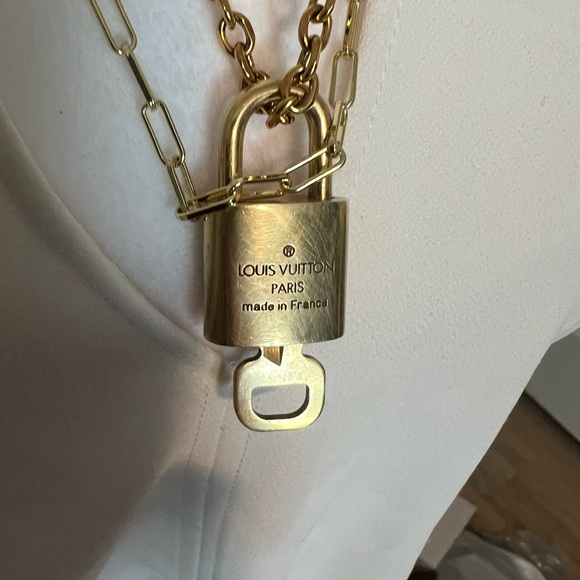 LOUIS VUITTON LOCK & KEY ON NON-LOUIS VUITTON 3 chain necklace - Picture 6 of 8